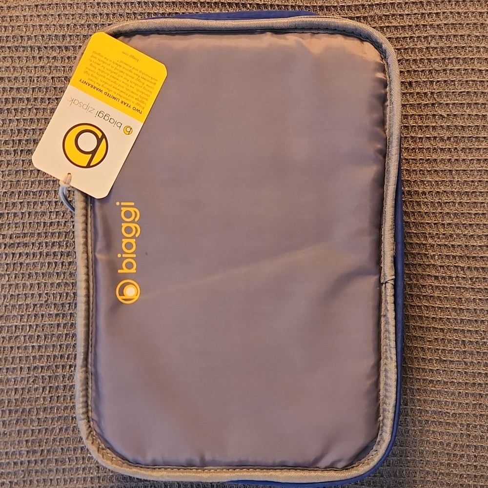 NWT Biaggi Zipsack Expandible Spinner Duffel